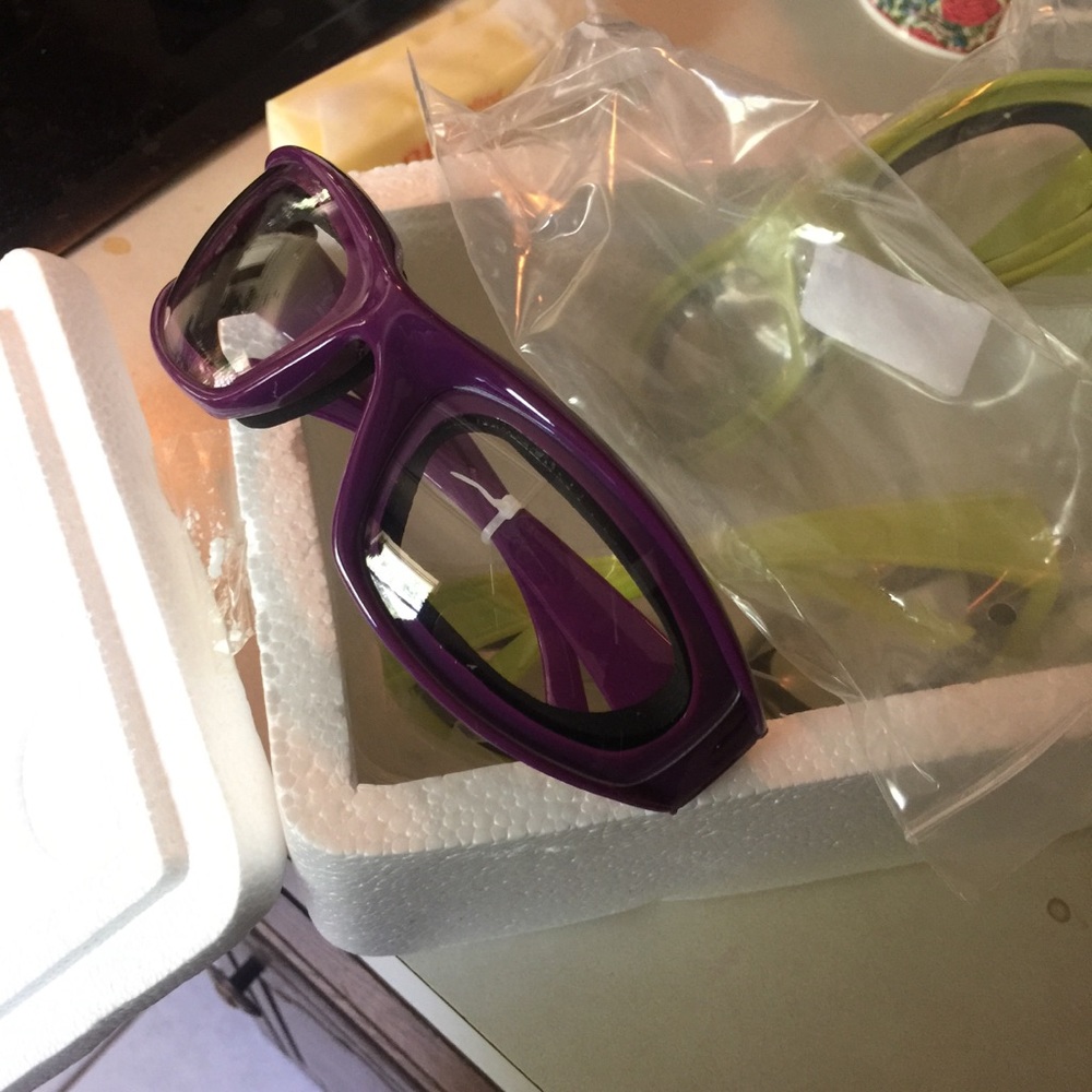 Gourmet Onion Goggles protect eyes chop onions